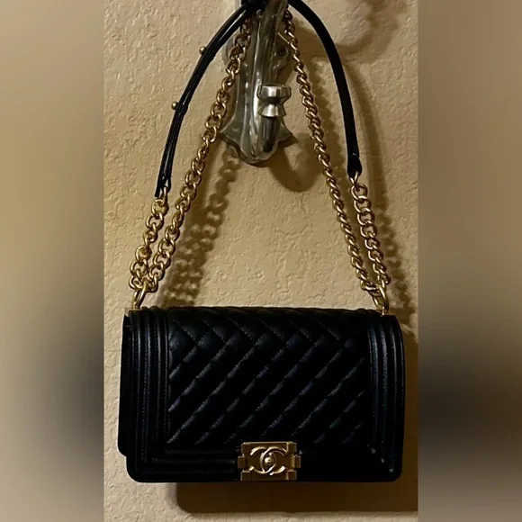 Black Le Boy Quilted Crossbody with Gold Chain - Picture 3 of 4